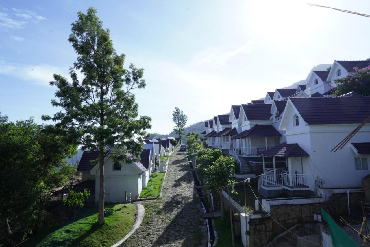 Mirth Hotels And Resorts Kanthalloor Exterior photo